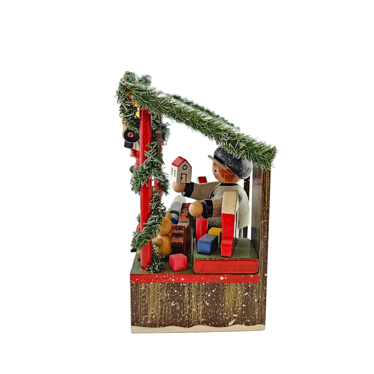Käthe Wohlfahrt Spielwarenstand mit Händlerfigur Weihnachtsmarkt, Linke Seitenansicht