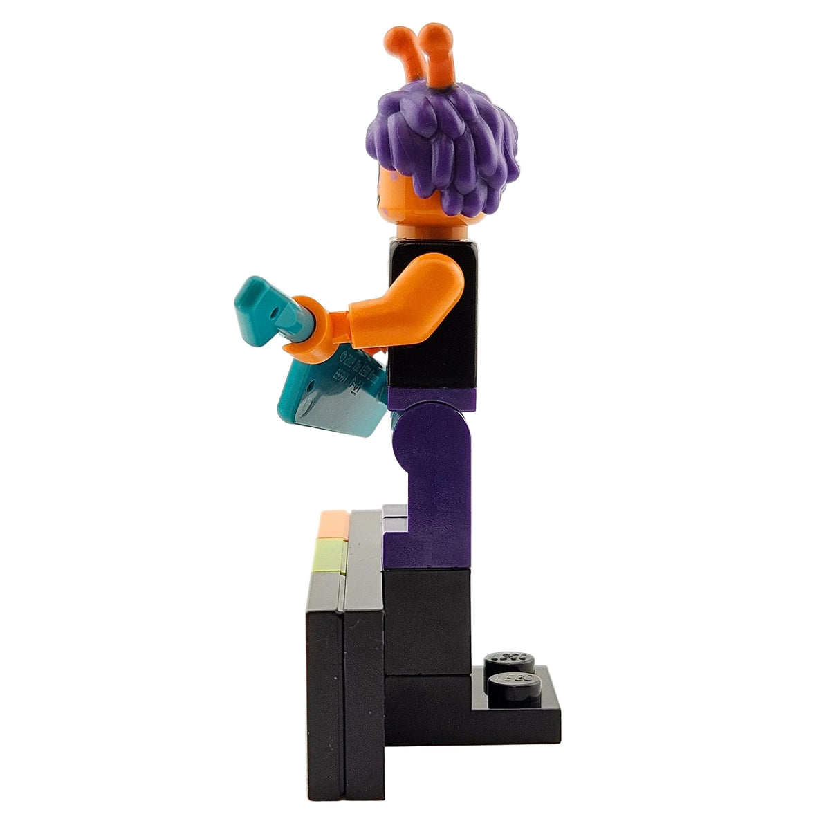 LEGO Minifigures 43101 Vidiyo Series 1 Minifigur Alien Keytarist Keyboarder Seitenansicht links