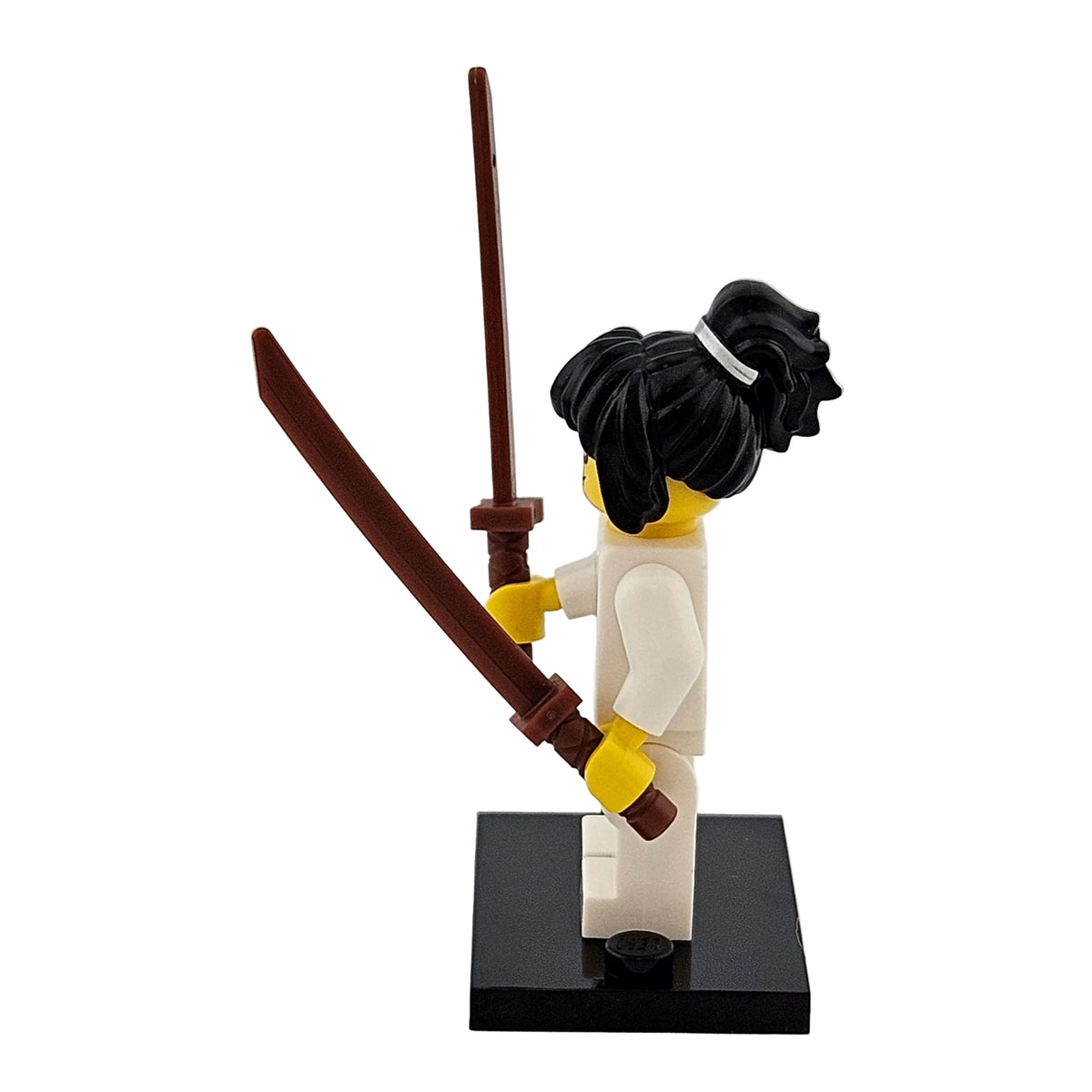 LEGO Minifigures 71019 The Ninjago Movie Minifigur Spinjitzu Training Nya Seitenansicht links