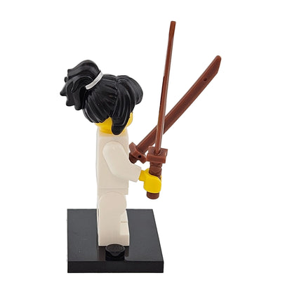 LEGO Minifigures 71019 The Ninjago Movie Minifigur Spinjitzu Training Nya Seitenansicht rechts