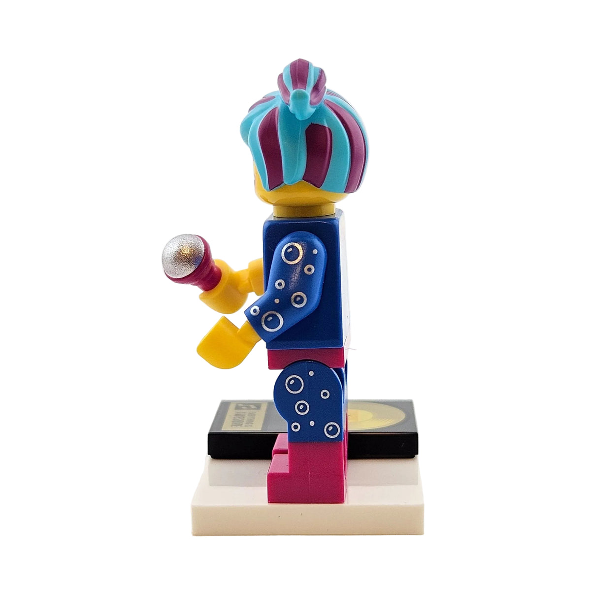 LEGO Minifigures 71023 The LEGO Movie 2 Minifigur Flashback Lucy Sängerin Seitenansicht links