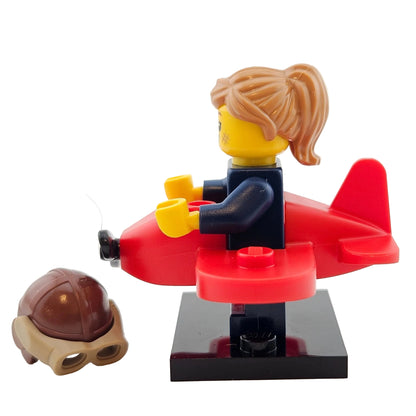 LEGO Minifigures 71029 Series 21 Minifigur Airplanegirl Mädchen mit Flugzeug und Frisur Seitenansicht links