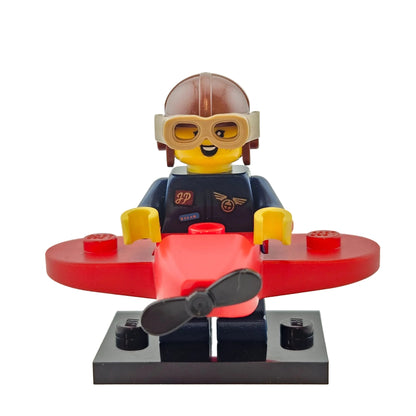 LEGO Minifigures 71029 Series 21 Minifigur Airplanegirl Mädchen mit Flugzeug Vorderansicht