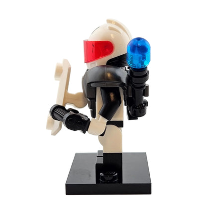 LEGO Minifigures 71029 Series 21 Minifigur Space Police Guy Polizist Weltraum Seitenansicht links