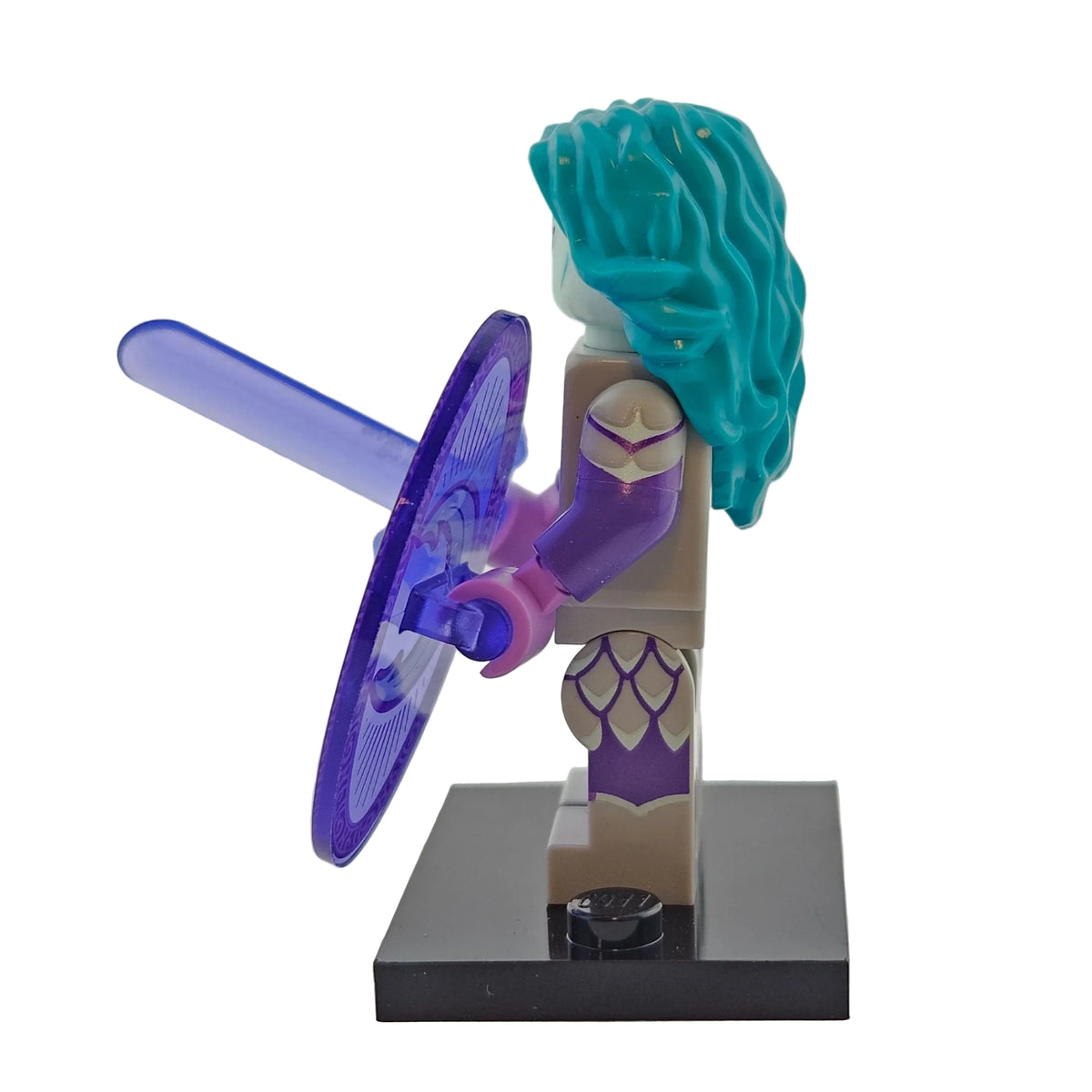 LEGO Minifigures 71032 Series 22 Minifigur Night Protector Nacht Kriegerin Seitenansicht links
