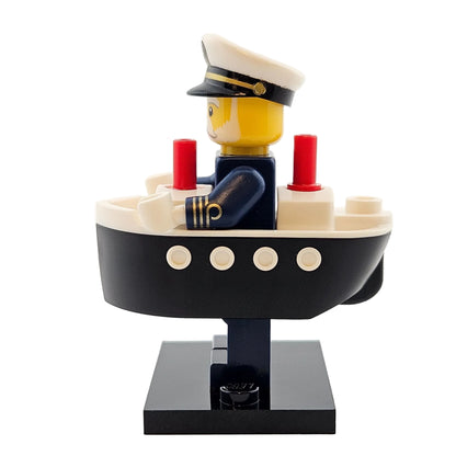 LEGO Minifigures 71034 Series 23 Minifigur Ferry Captain Kapitän Seitenansicht links