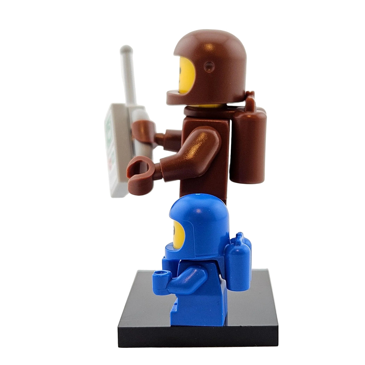 LEGO Minifigures 71037 Series 24 Minifigur Astronaut and Baby Seitenansicht links
