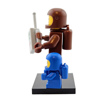 LEGO Minifigures 71037 Series 24 Minifigur Astronaut and Baby Seitenansicht links