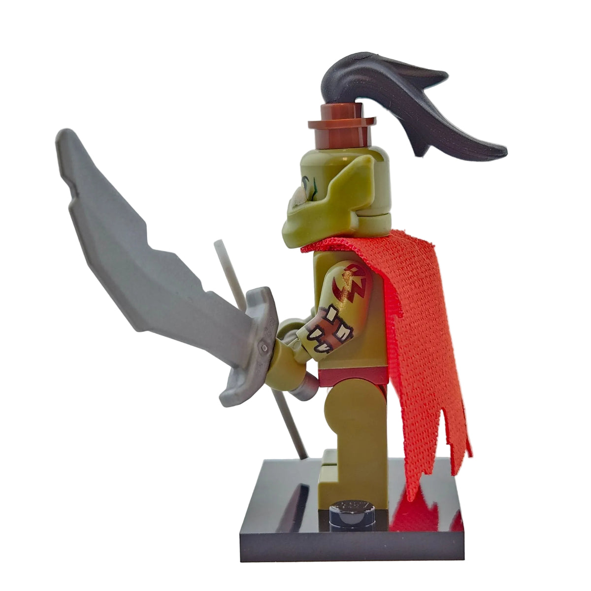 LEGO Minifigures 71037 Series 24 Minifigur Orc Krieger Seitenansicht links