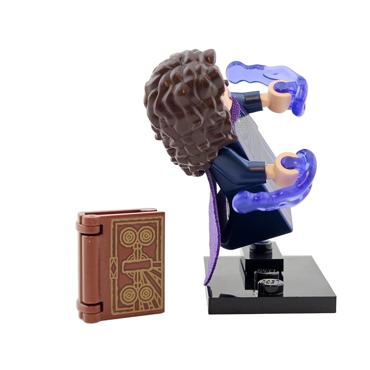 LEGO Minifigures 71039 Marvels Studios Series 2 Minifigur Agatha Harkness Seitenansicht rechts