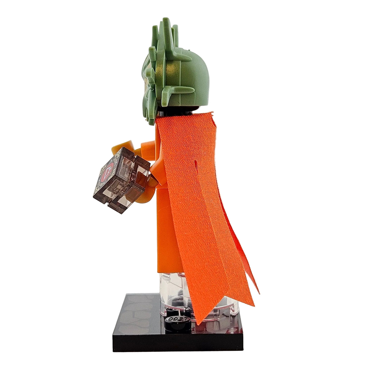 LEGO Minifiguren 71047 Dungeons and Dragons Figur The Lady of Pain Herrscherin der Schmerzen Seitenansicht links