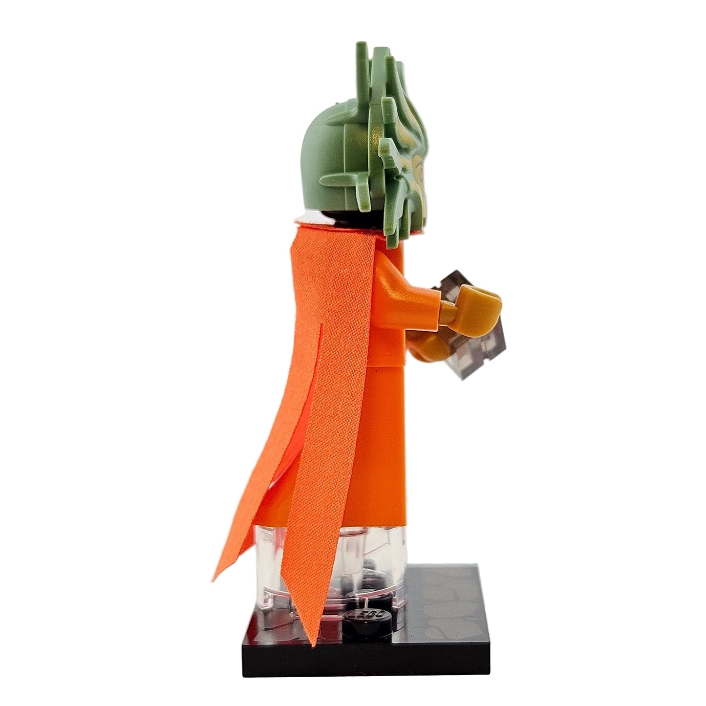 LEGO Minifiguren 71047 Dungeons and Dragons Figur The Lady of Pain Herrscherin der Schmerzen Seitenansicht rechts